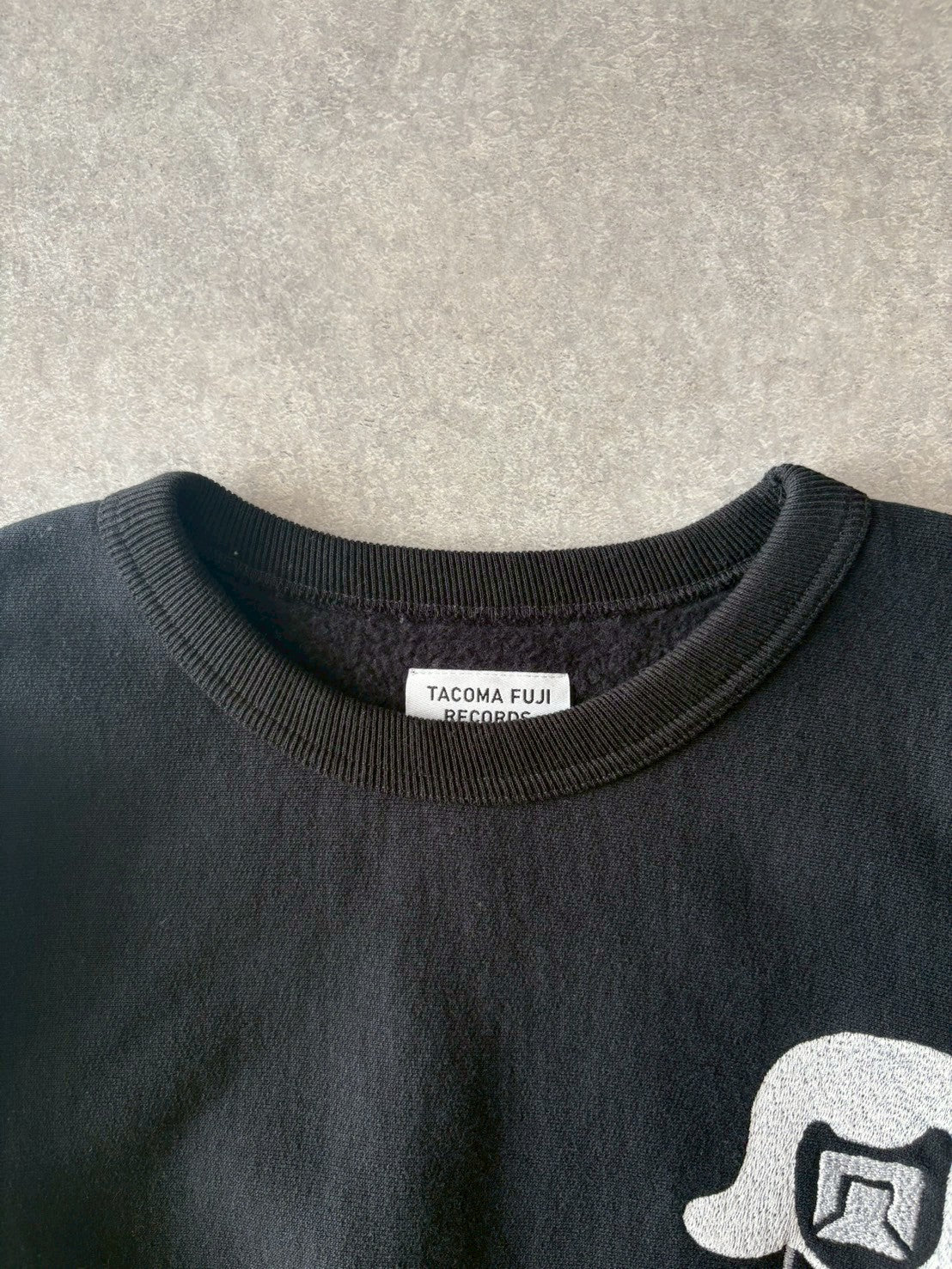 TACOMA FUJI RECORDS / タコマフジレコード LOGO (EMBROIDERY) SWEATSHIRT designed by Yachiyo Katsuyama【New Old Stock】